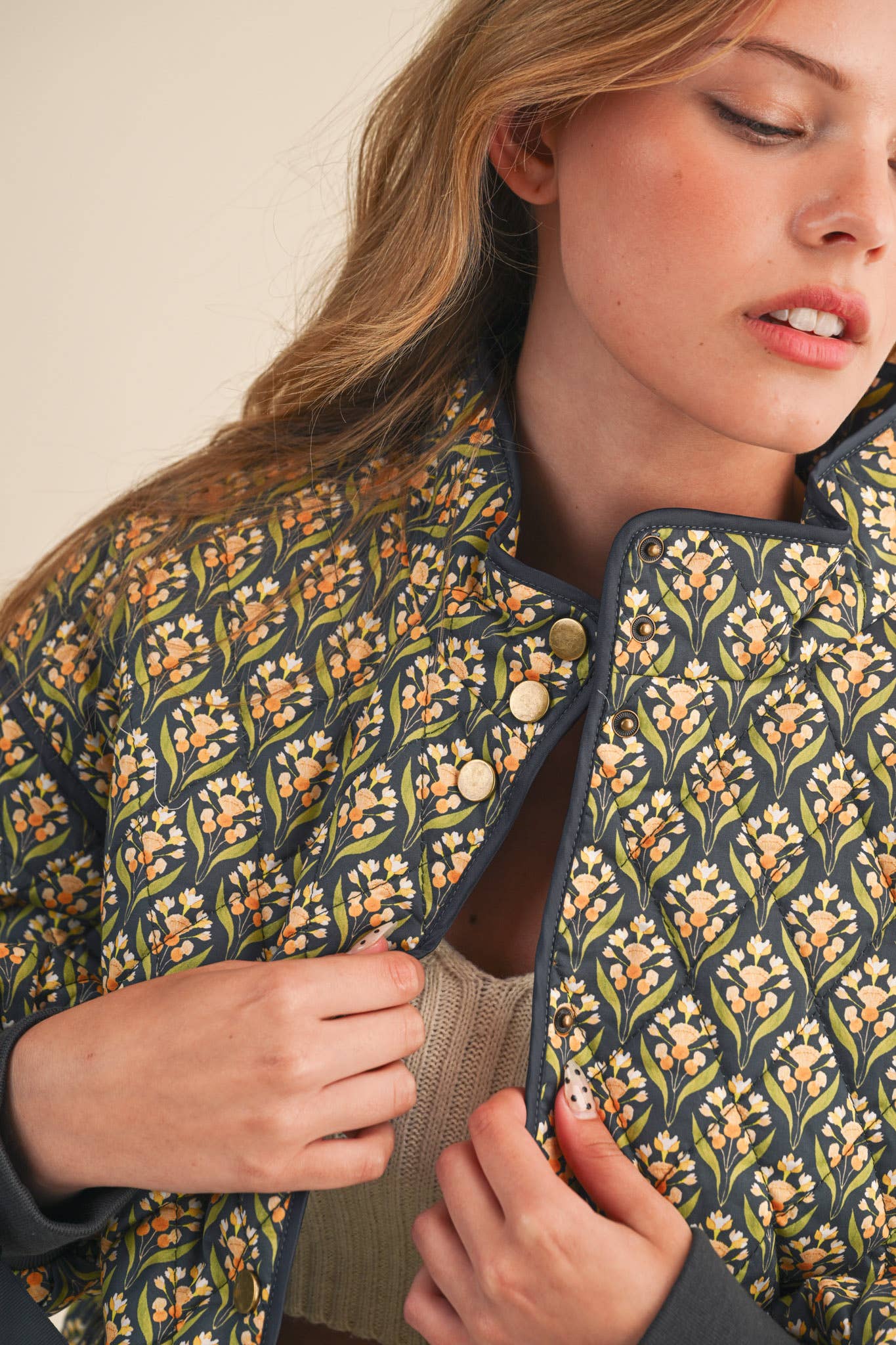 &MERCI - Wholesale Jacket - Women's - FLORAL QUILTED JACKET WITH RIBBON SLEEVE DETAIL MJK443218