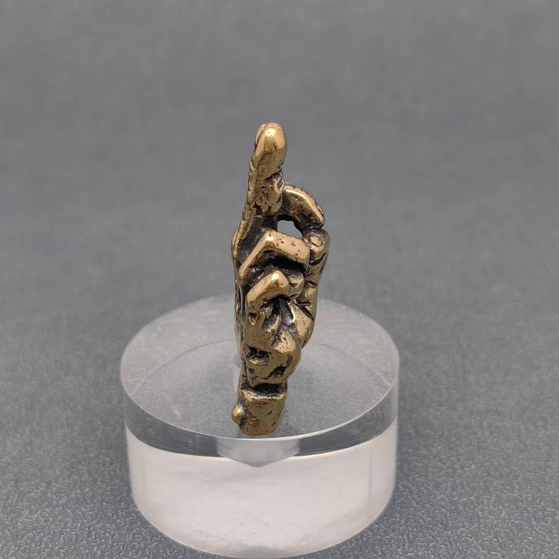 Mio Queena - Wholesale Decorative Tabletop Object - Brass Middle Finger Desktop Ornaments Decoration6