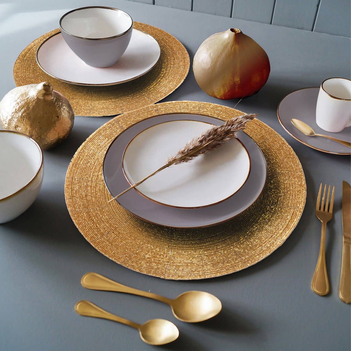 Or Lot de 4 sets de table ronds faits à la main à partir de perles, 14" en vente sur Faire4