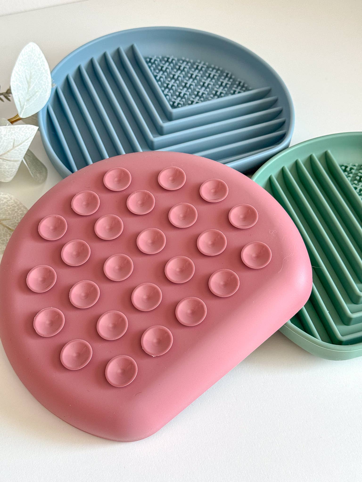 Doggotique - Vendita all'ingrosso Tappetino sottociotola per animali - Cane - Tappetino leccabile per cani e gatti Flag23