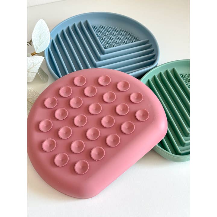 Doggotique - Wholesale Pet Food Mat - Dog - Lick mat for dogs and cats Flag23