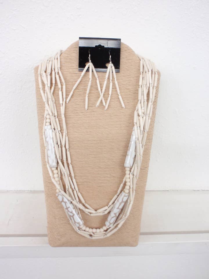 8 TRÅDE HVID BAMBUS OG PERLER MULTI RÆKKE HALSKÆDE SÆT for engroshandel hos International Duru's