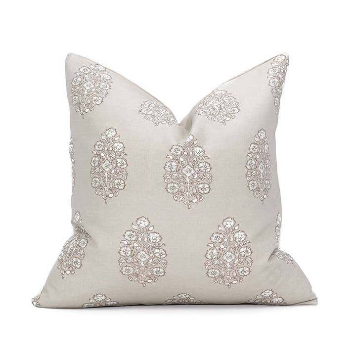 Dekoratives Akzentkissen mit Blumenstrauß, 40,6 x 40,6 cm für den Großhandel von Sovrano Home Inc.