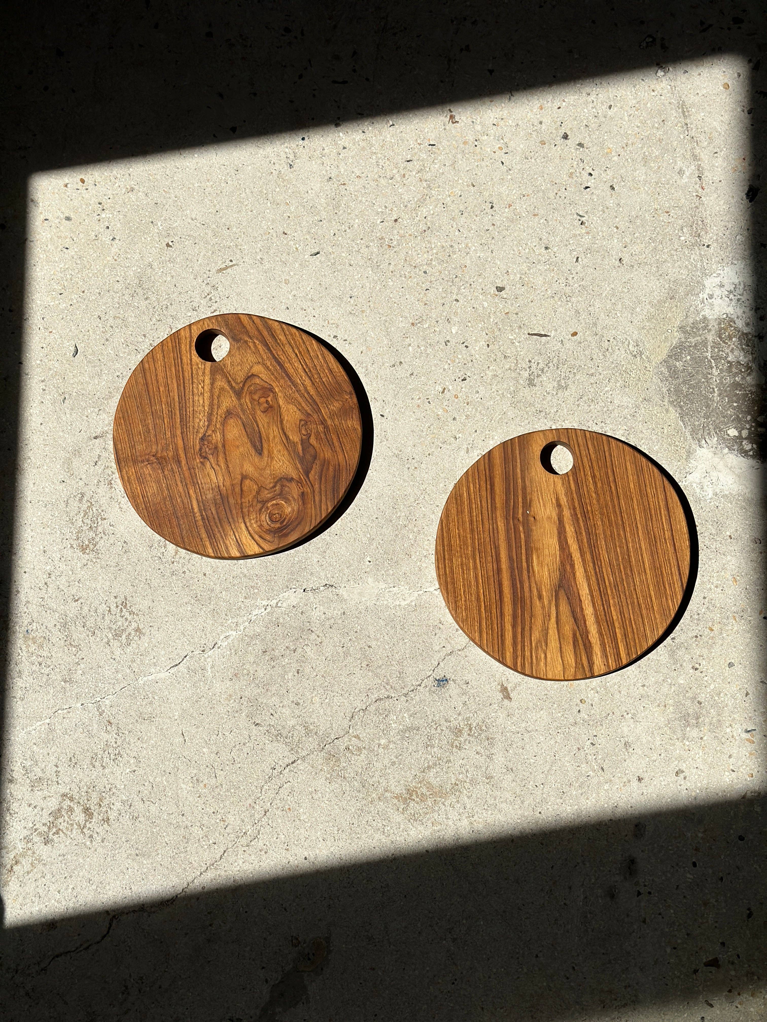 Office Objets – wholesale Skärbräda – Rund skärbräda i urholkad teak D:3012