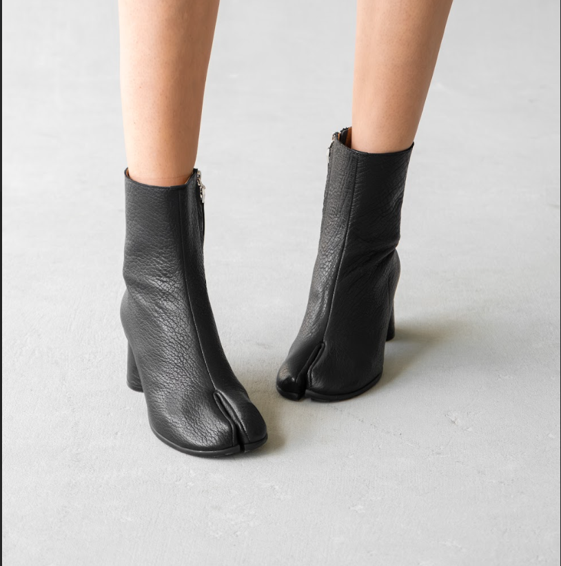 Zwart Leren enkellaarsjes Tabi met gespsluiting voor groothandel op Faire2