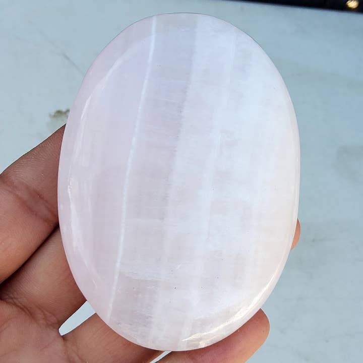 Metaphysical & Healing Crystals - Wholesale Spirituele steen/kristal - Fluorescerende roze calciet handstenen4