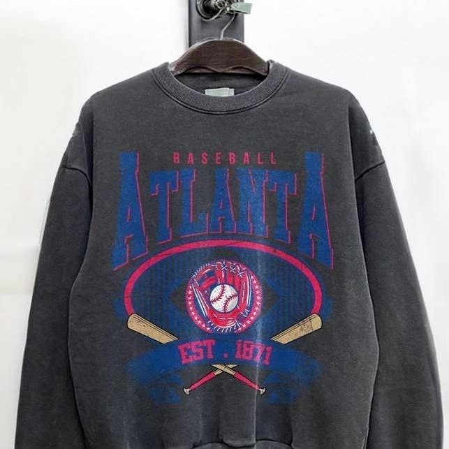 TheKingShirt - Wholesale Graphic Sweatshirt - Unisex - Atlanta Braves EST 1871 Vintage Crewneck - Retro Baseball0