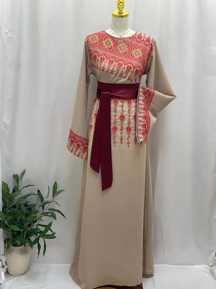 Palestinian Elegance - Vente Robe – femme - Robe Suha Modren Brodée : Une Harmonie Parfaite de Tradition2