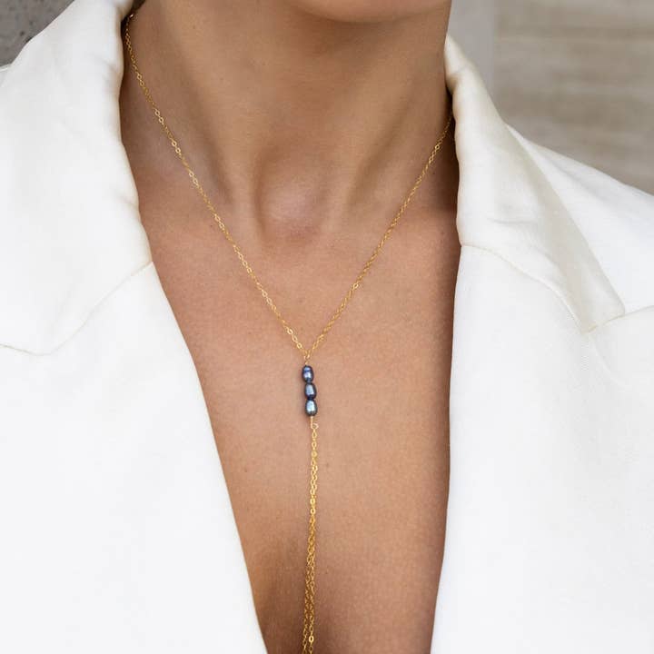 Trio di Perle a Goccia Lariat - Pavone per la vendita all'ingrosso da parte di CARDEN AVENUE