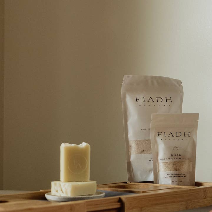 aura palo santo & encens | mini bain botanique pour la vente par FIADH Alchemy