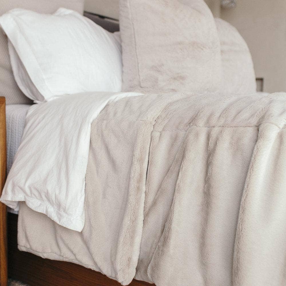 Saranoni - Wholesale Throw Pillow Cover - GRAND FAUX FUR 2-PACK EURO PILLOW COVERS5