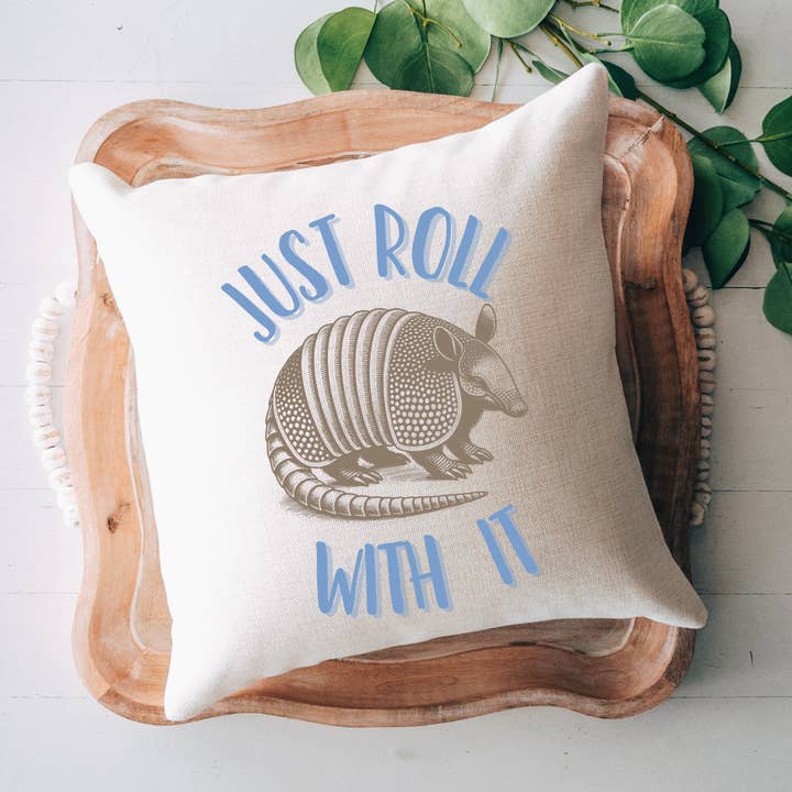 Armadillo, oreiller Roll With It pour la vente par Pelican Provision Co.
