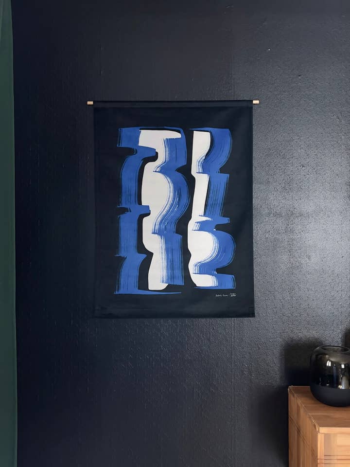 Arazzo di Tiffany Bouelle - Blu abbagliante per la vendita all'ingrosso da parte di OBJECTION