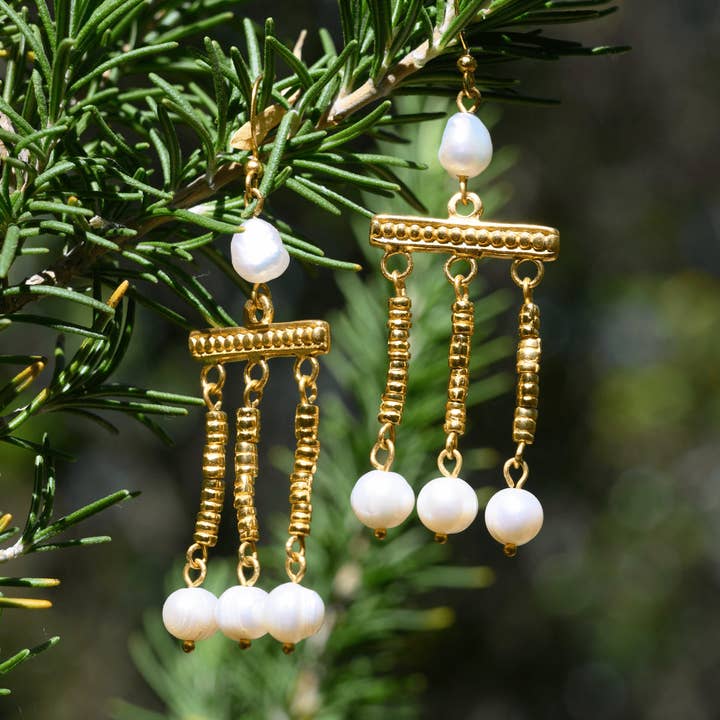 Crotalia Pompeii Kultiverede Perle 24k GP Øreringe med Vedhæng for engroshandel hos Across The Puddle