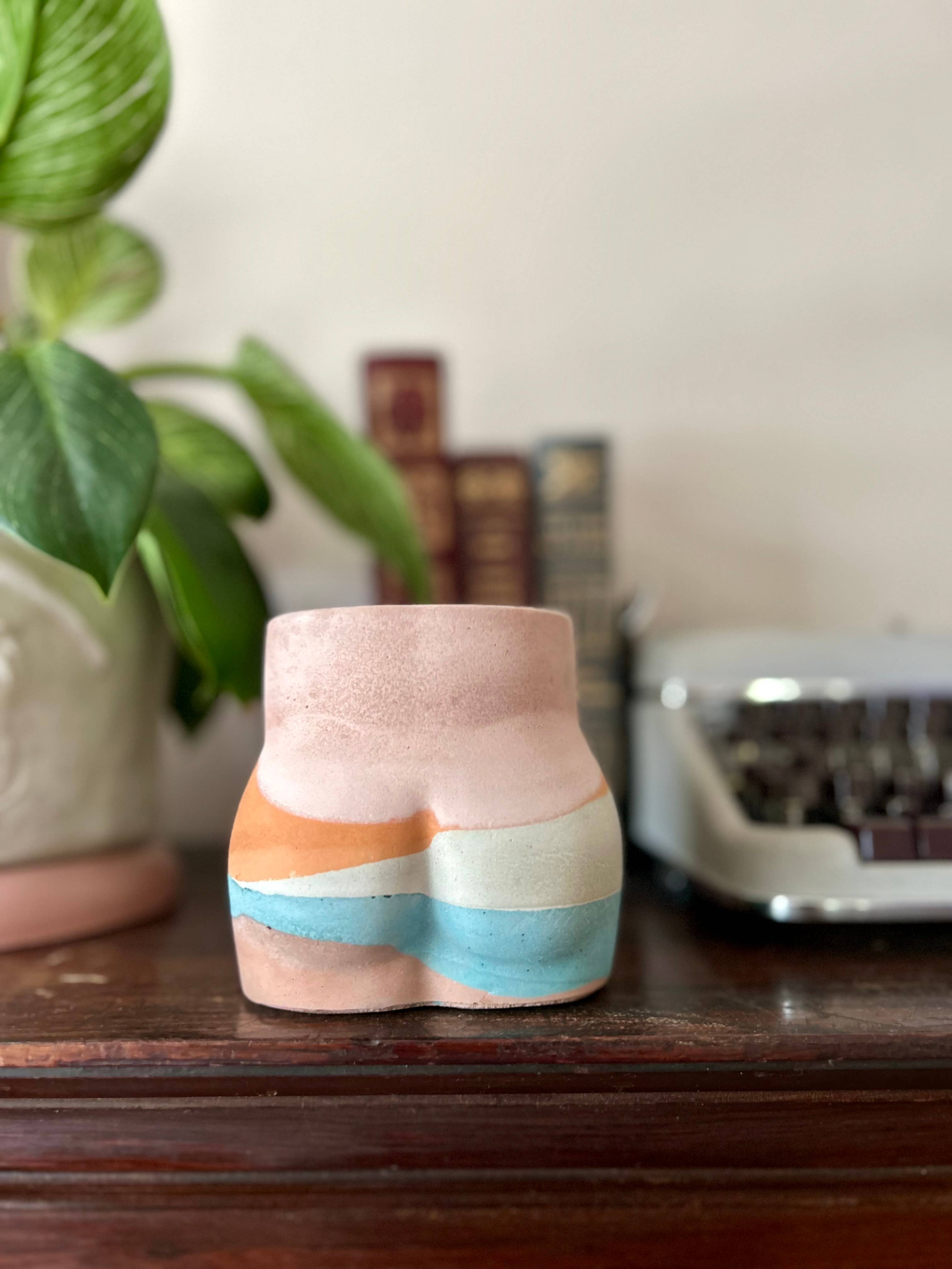 Queen City Crete - Wholesale Plant pot - Booty Planter7