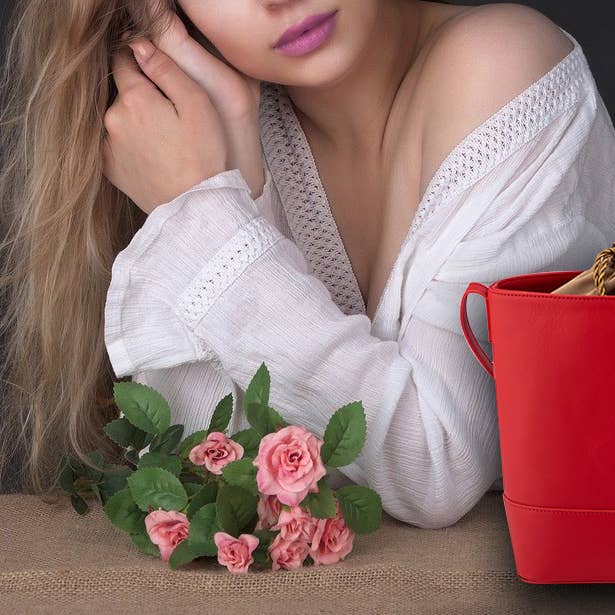 Elyousah Paris ,société SAROU – Großhandel Henkeltasche – Damen – LYS Bucket Bag aus vollnarbigem Rindsleder (rot)3