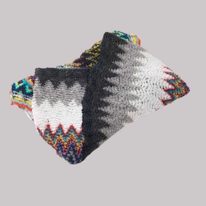 VIA FIORE - Wholesale Poncho – Women's - Chevron Pattern Knit Poncho with Fringe1