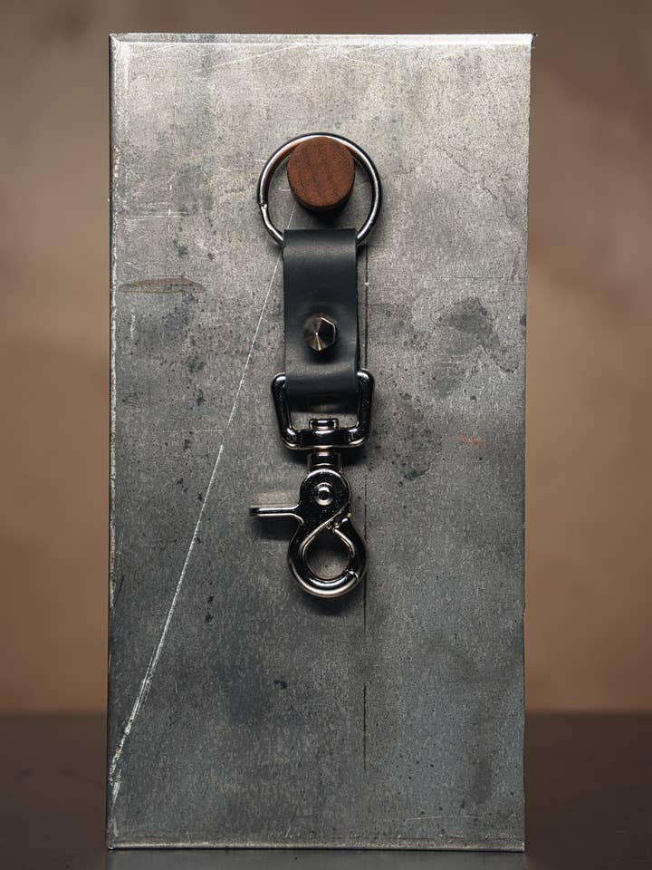 Turii Spike Snap sleutelhanger voor wholesale door Lost Generation Goods