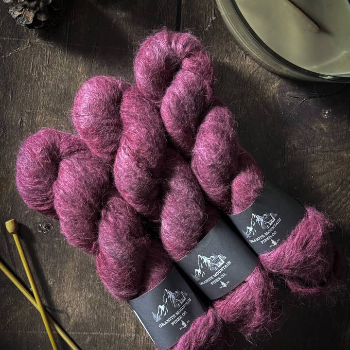 Quantité teinte sur mesure Sunapee Suri pour la vente par Granite Mountain Fiber Co.