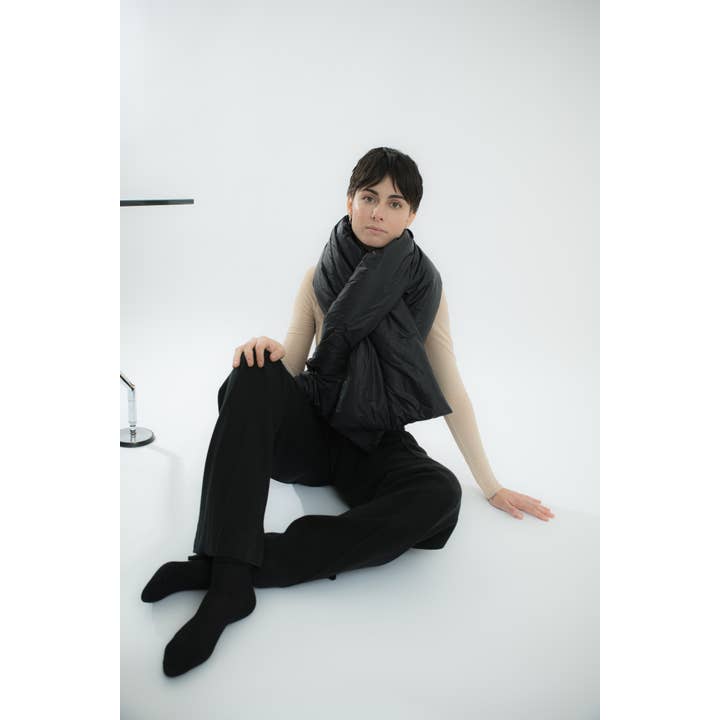 Abstract - Wholesale Scarf - Women's - Water-repellent recycled nylon padded scarf2