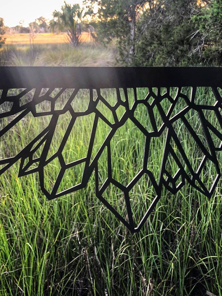 Uitgesneden decor van Crystal Cluster in zilver en goud voor wholesale door Alchemy and the Sea