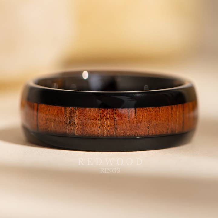 Anillo de tungsteno negro, incrustación de madera de koa, 8 mm para venta al por mayor de Redwood Rings