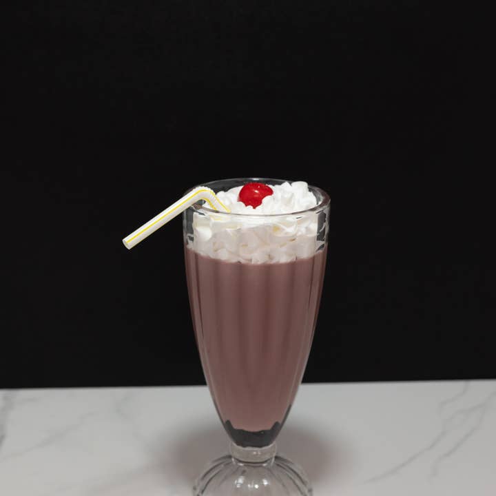 Just Dough It! Fake Foods - Vendita all'ingrosso Decorazioni da tavolo - Finto Milkshake al Cioccolato1