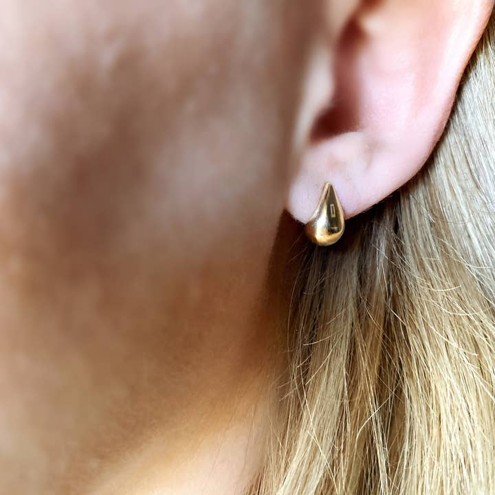 GoldFi - Wholesale Stud/Post Earrings - 18k Gold Filled Teardrop Stud Earrings