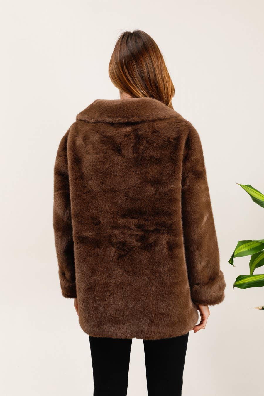 MOOYA - Wholesale Fur/Faux Fur Coat - Women's - Double-breasted faux fur coat - DD0021