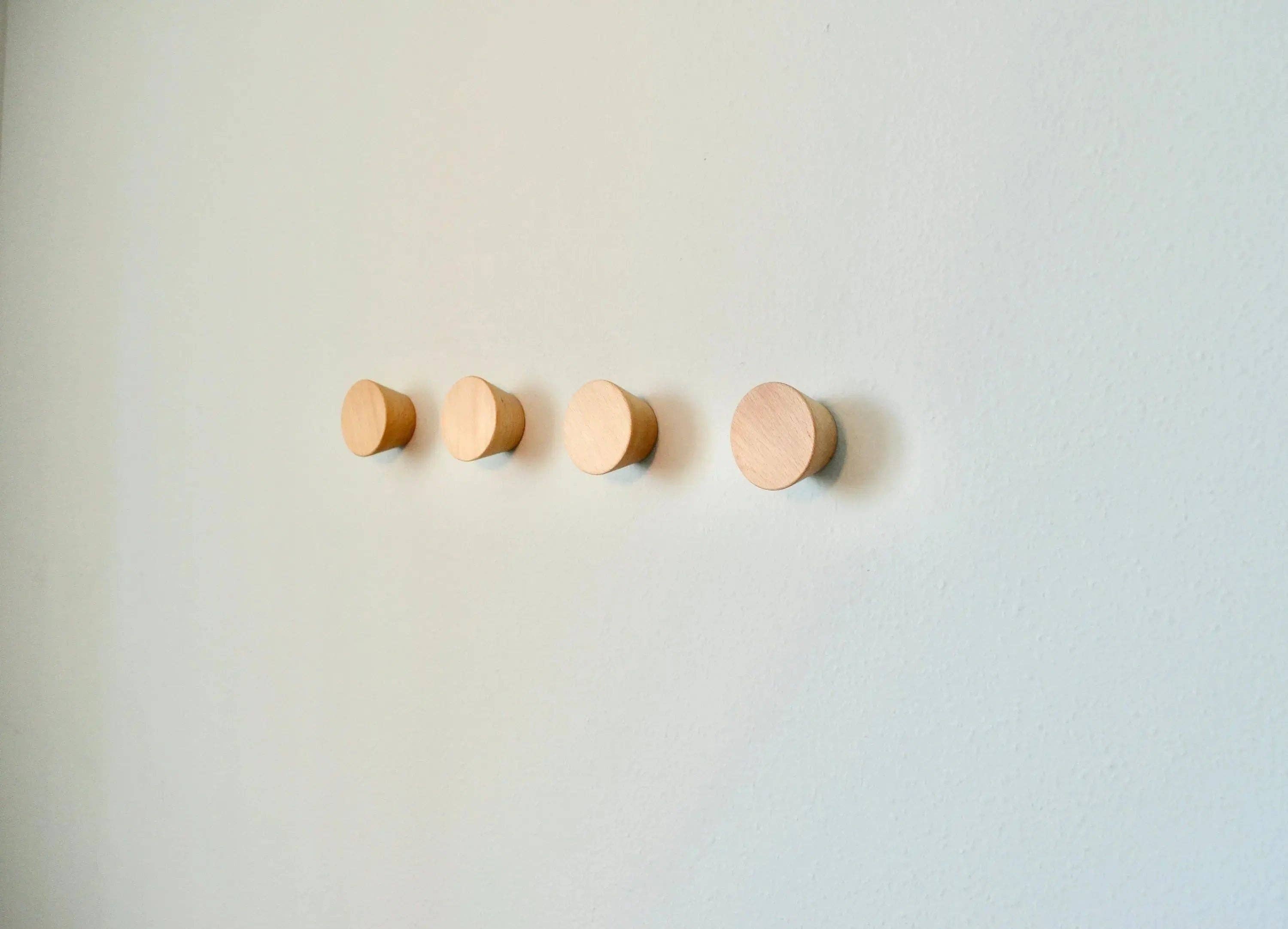 Modern Home by Bellver – Engroshandel Garderobestativ – Træ Kegle Knagerække2