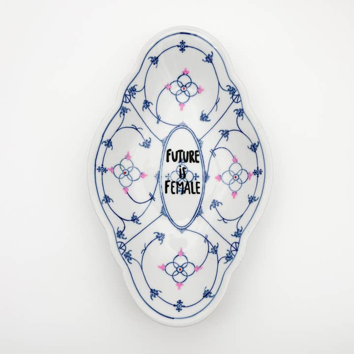 Wandbord lang FUTURE IS FEMALE "uterus" voor wholesale door ohRuby