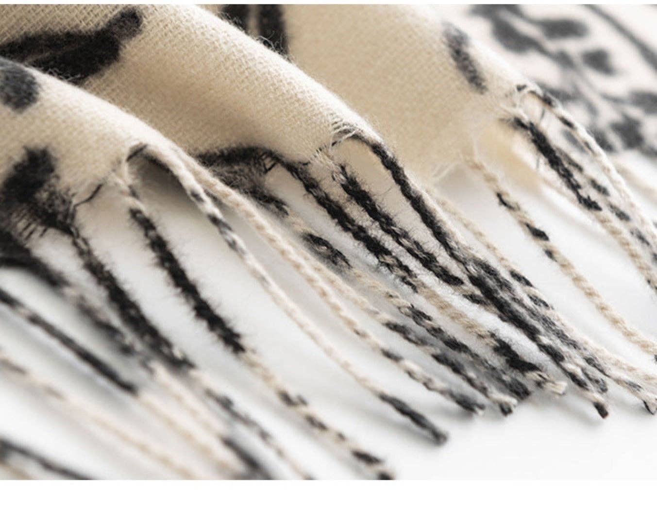 Funkyrel® Atzbranding Limited - Wholesale Scarf - Women's - Scravii - Floral Winter Scarf10