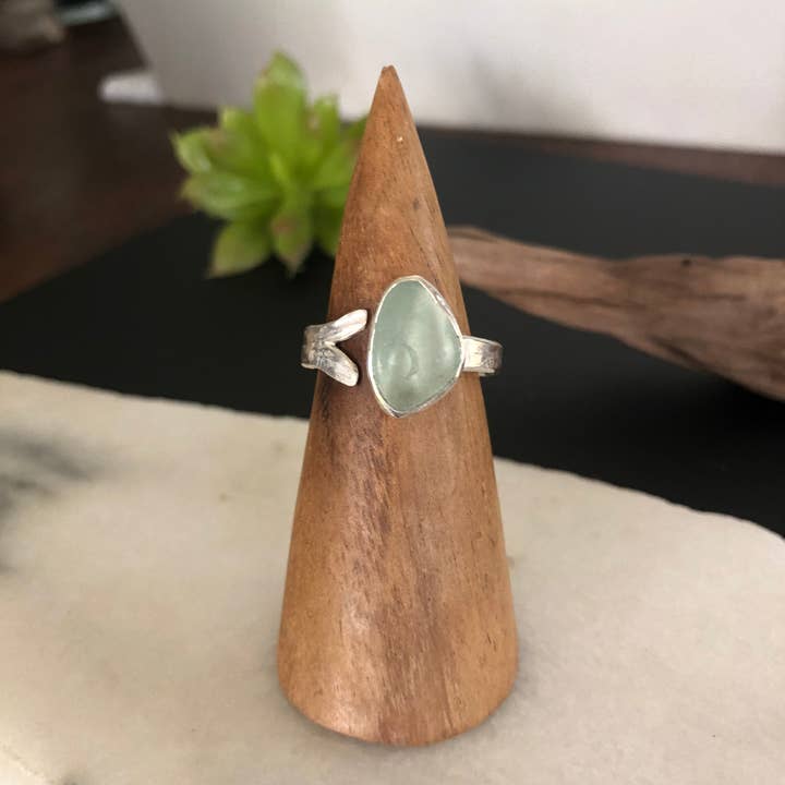 La Soucique Studio Metalsmithing - Venta al por mayor Anillos grandes/de cóctel - Anillo con forma de cola de sirena de Perelle en plata de ley