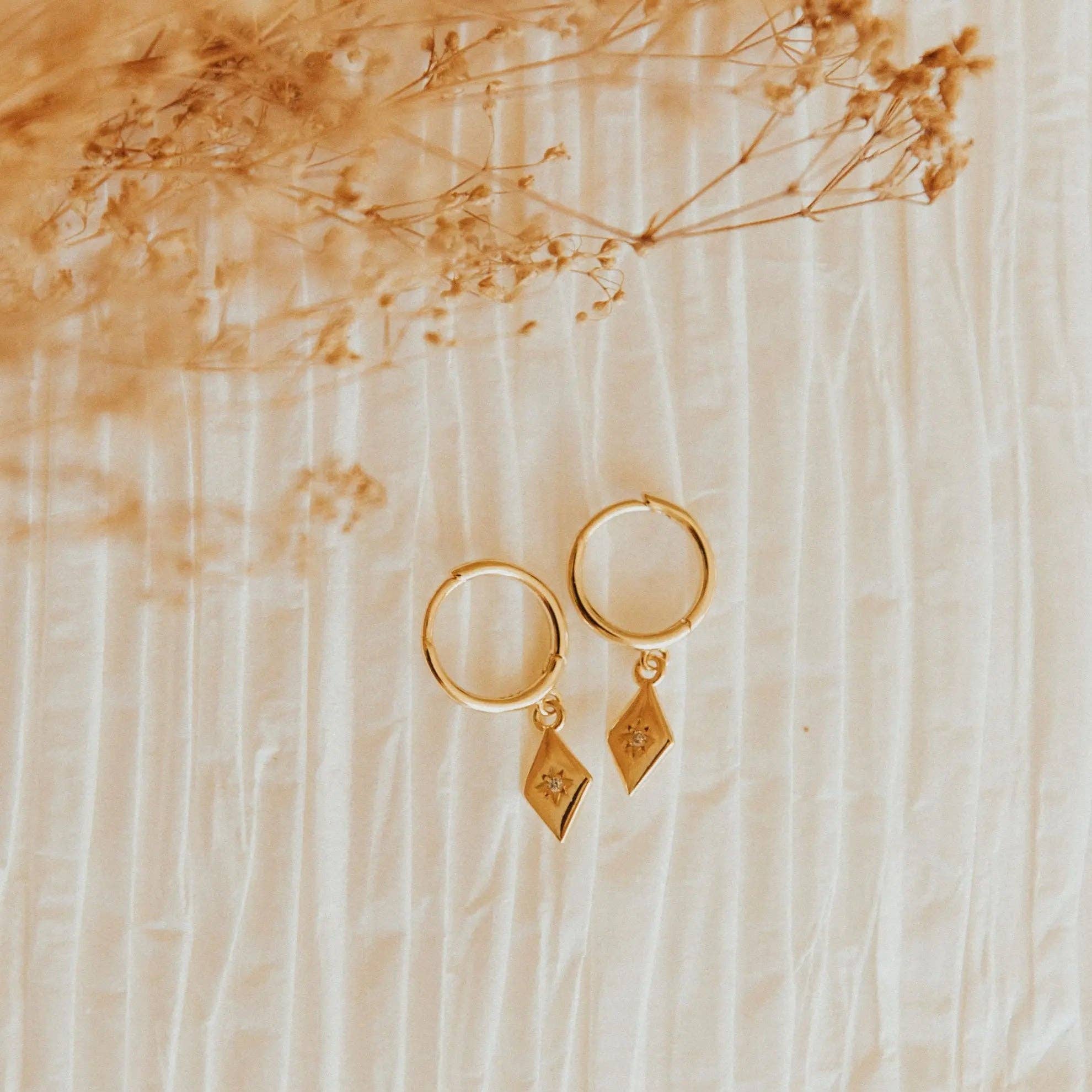 Mauve Jewelry Co. – wholesale Huggie earrings – Nova Hoops2