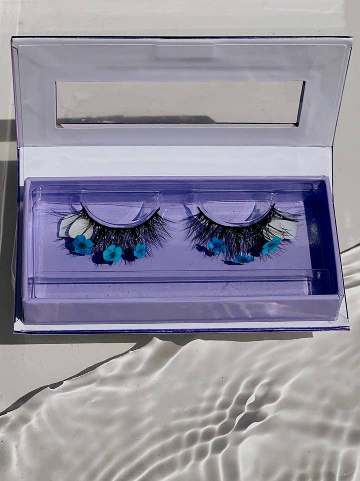 Dream Lash - Bleu Abeni pour la vente par Tai-Lite Beauty