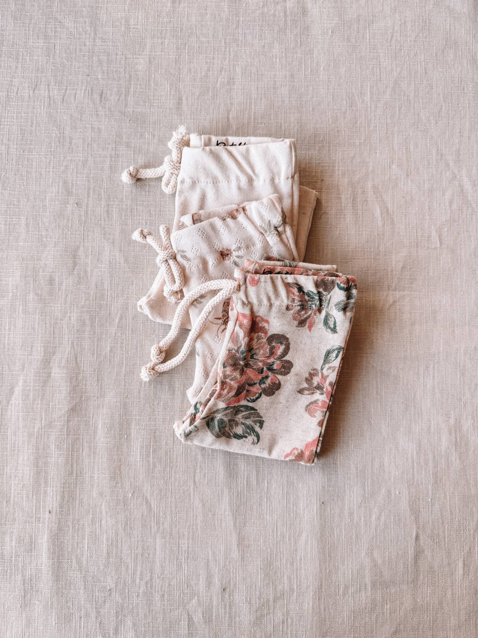 PETITE EvelinaApparel - Wholesale Fashion Leggings - Kids - GRAB BAG / girly leggings1