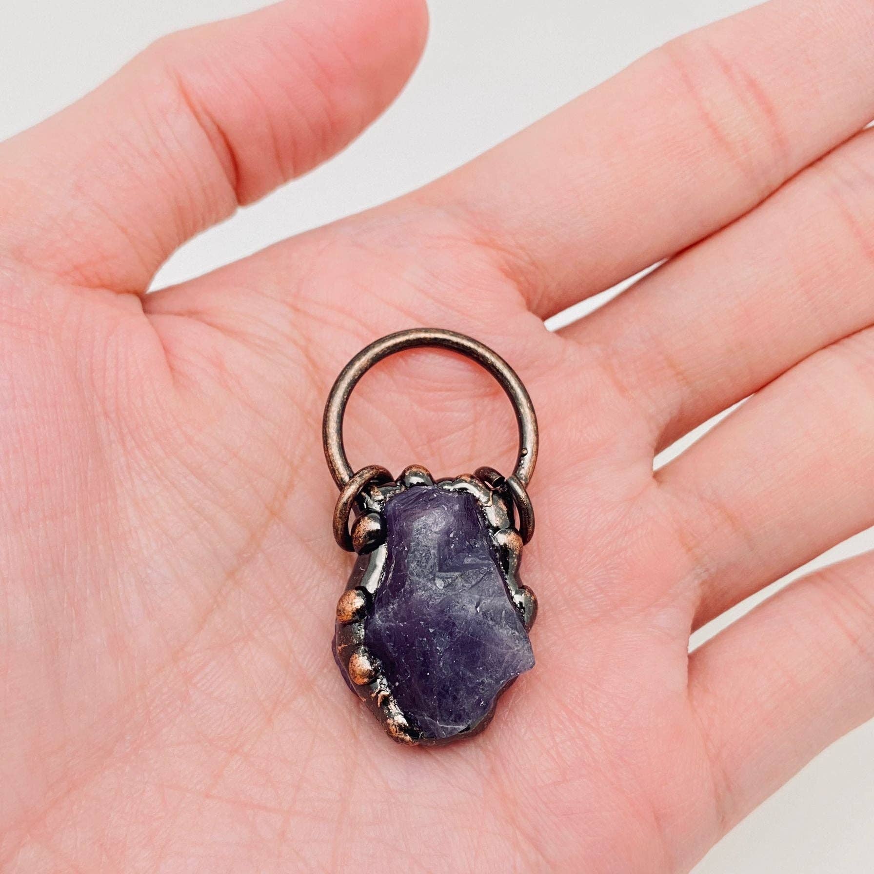Mio Queena - Wholesale Spiritual Stone/Crystal - Multi-style Amorphous Natural Rough Stone Pendant - CS0