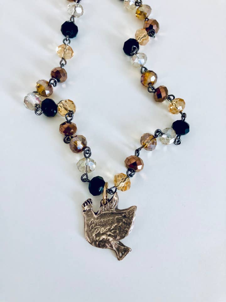 Leopard Prince of Peace Duvahalsband för wholesale av Michelle DaRin Jewelry