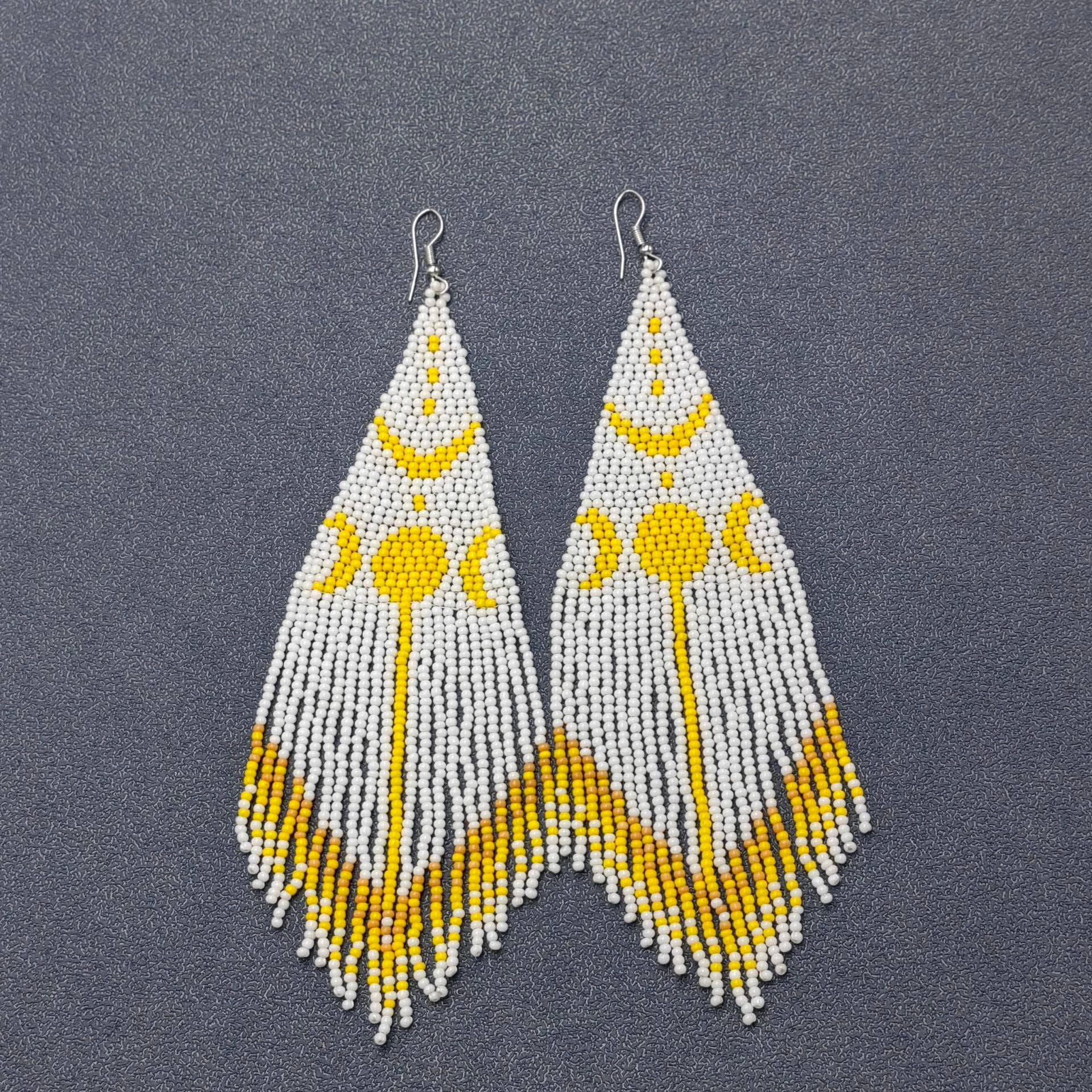Mio Queena - Venta al por mayor Pendientes de borla - Pendientes colgantes con flecos y perlas de semillas de sol y luna, BJ/SB/MS3