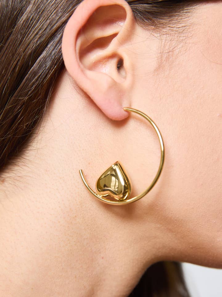 Heart half hoop earrings 124AQ207 for wholesale by BYREN | ÉLINE L'ATELIER