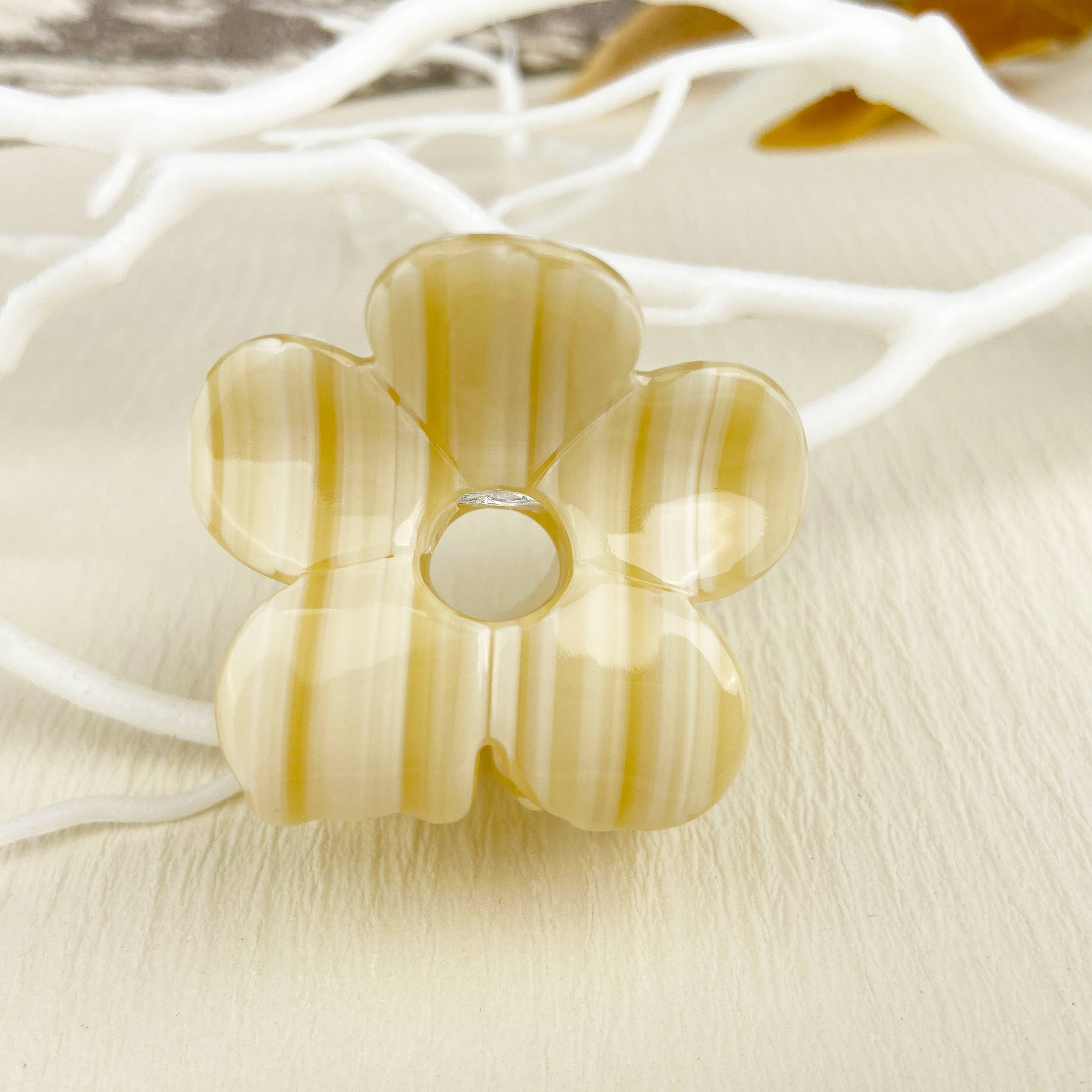 mildstyles - Wholesale Hair Clip - Women's - Wood grain flower hair claw clip1