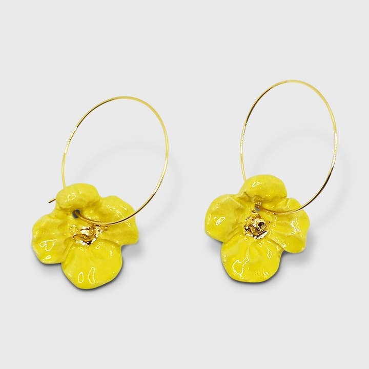 Boucles d'Oreilles créoles jaunes et or Fleurs 4 pétales por atacado de Corinne Ceramique