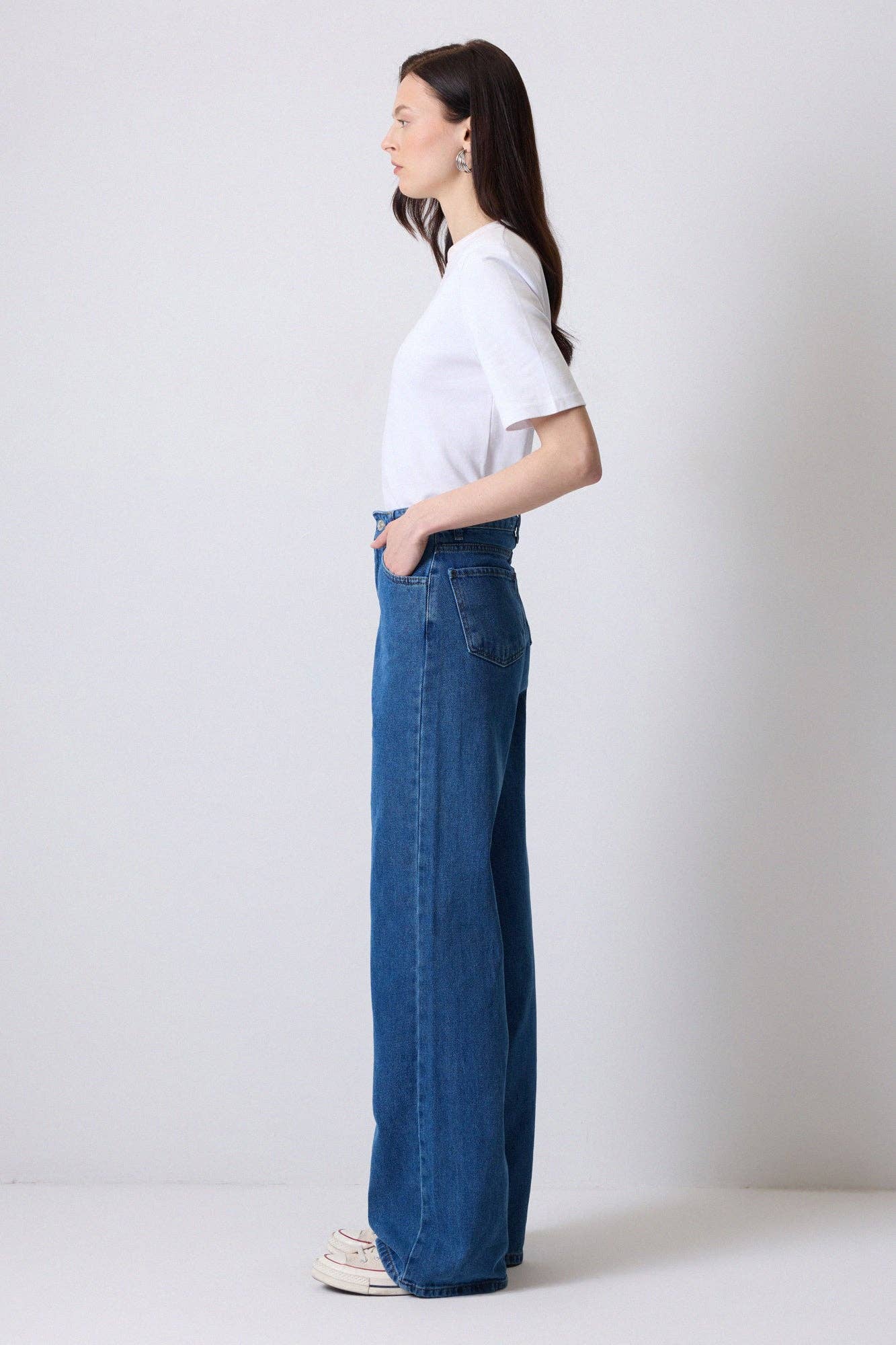 HIGH-RISE VINTAGE WIDE LEG DENIM JEANS for wholesale on Faire3