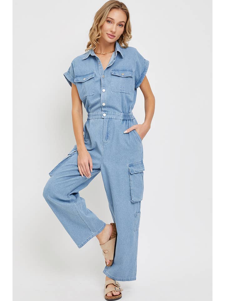 DENIM BLÅ DENIM CARGO JUMPSUIT I ÉT STYKKE for engroshandel på Faire13