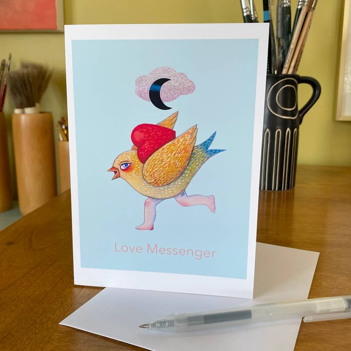 Isabelle Bryer Art - Wholesale Gewone wenskaart - Liefdesboodschapper Kaart – A7 Formaat Surrealistische Vogel met Hart Kaart2