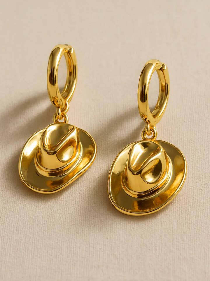 Pendientes de aro con colgante de sombrero vaquero for wholesale by PHOEBE´S