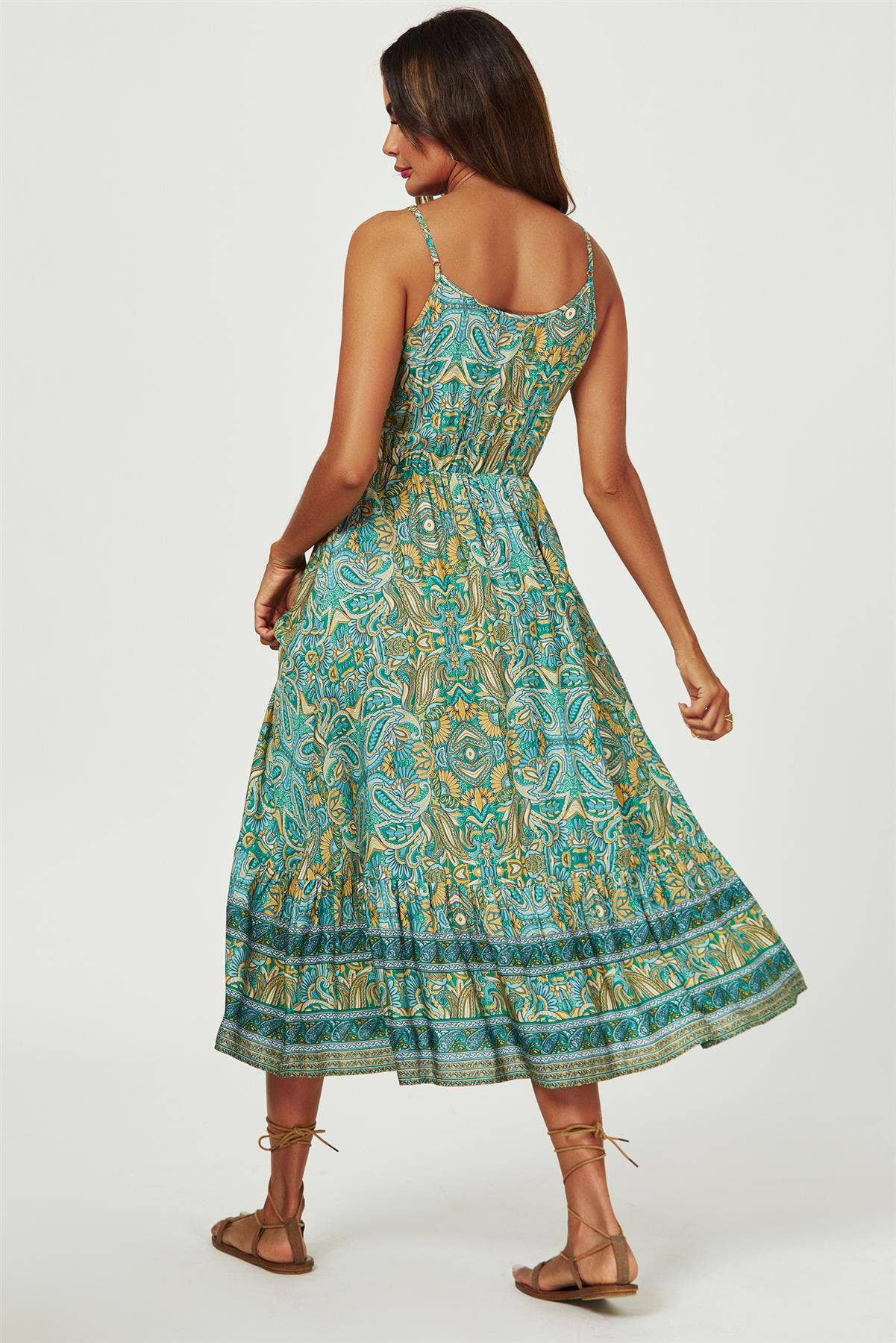 Vert Robe haute basse à bretelles avec détail en dentelle en vert en vente sur Faire4