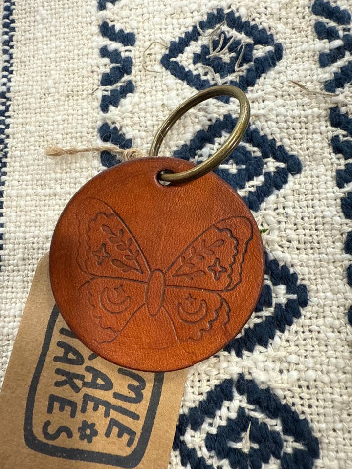 Fjärilspräglad nyckelring för wholesale av Jamie Rae Makes