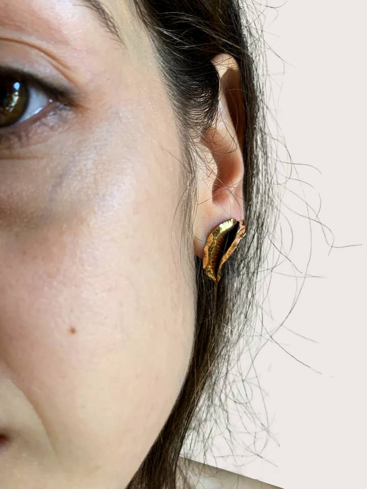 "Small leaf" earrings on the lobe for wholesale by Erica Magliano