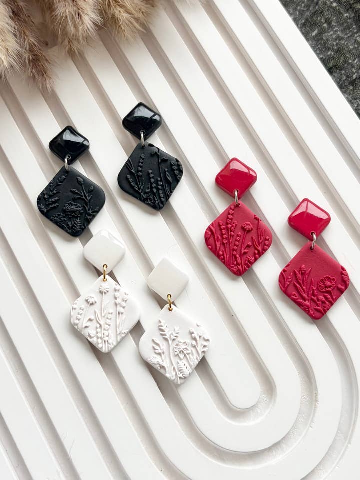 Colgantes en relieve para venta al por mayor de ClaybyMO